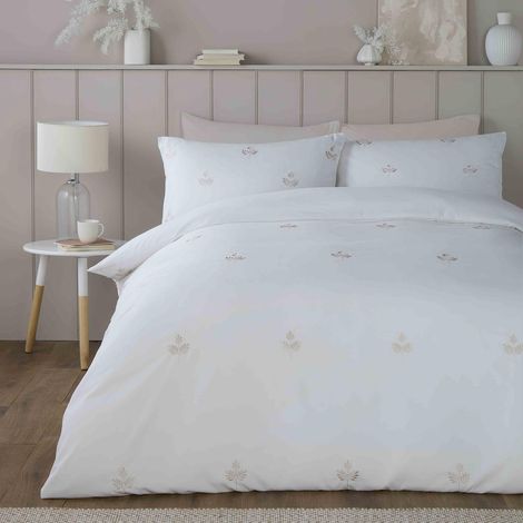 Housse de Couette Brodée Feuille Super King Size (260x220cm) - 2 Taies d'oreiller - Polyester Recyclé Durable - Blanc avec Feuille - Housse de Couette Brodée Florale - Naturel/Blanc (1/3)
