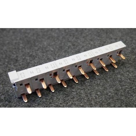 Barre de pontage 3P+N 63A 9 modules 230/400V à languette 10mm² pour bornes décalées (1/2)