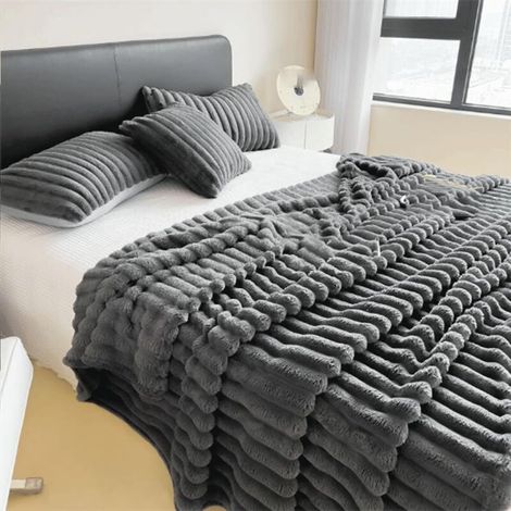Couverture en fausse fourrure rayée gris foncé 180x200 cm, plaid doux et chaud pour canapé, lit, salon, lavable en machine (1/4)