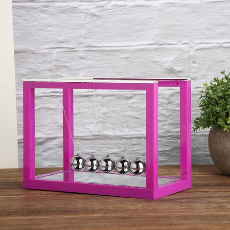 Cadeau créatif et original avec un pendule de Newton à miroir violet