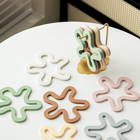 Lot de 5 sous-verres isolants thermiques en silicone motif fleur, porte-mouton à motif asymétrique pour pique-niques, BBQ et cuisine (1/5)