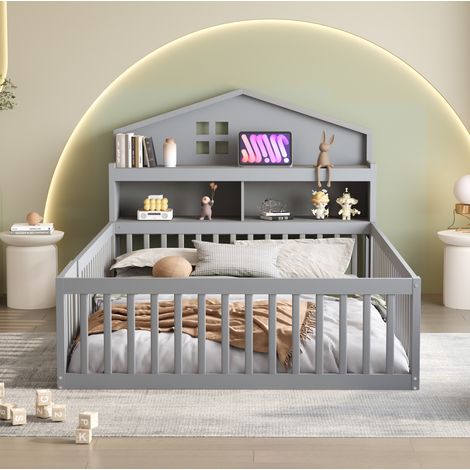 Lit enfant 140x200 cm en bois massif gris forme maison avec tête de lit rangement, barrière et sommier à lattes (1/5)