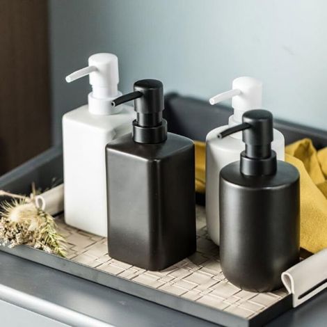 Distributeur savon céramique – Nosheir – Design carré noir 360ml – Pour salle de bain, cuisine moderne – 7x7x17.5cm (1/4)