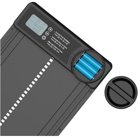 Porte automatique pour poulailler avec écran LCD programmable, étanche, en alliage d'aluminium, alimentée par batterie, minuterie et fonction anti-effraction. (1/3)