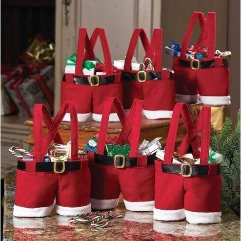 Lot de 6 sacs cadeaux pantalon Père Noël – 19x15x2 cm – Tissu non tissé – Pour Noël, fête (1/4)