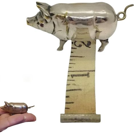 Mètre ruban miniature en forme de cochon antique, finition nickel-laiton vintage, rétractable, outil de couture compact pour le quilting et les loisirs créatifs, mini mètre ruban à offrir aux femmes (1/5)