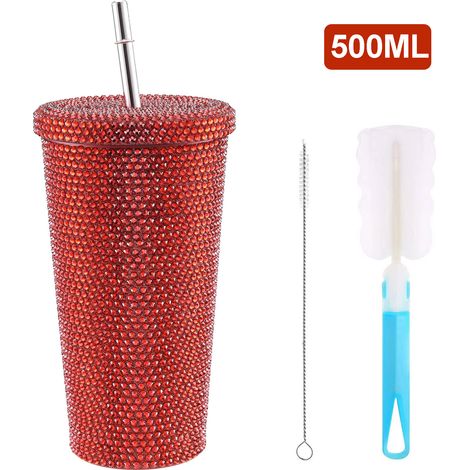 Ein großer, roter Thermosbecher, besetzt mit Diamanten, getragen von einer Internetberühmtheit (1/5)