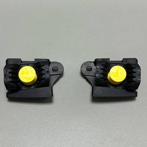 pair of 31457732 and 31457733 are suitable for Volvo trunk lid latch plate buffer brackets. (1/5)