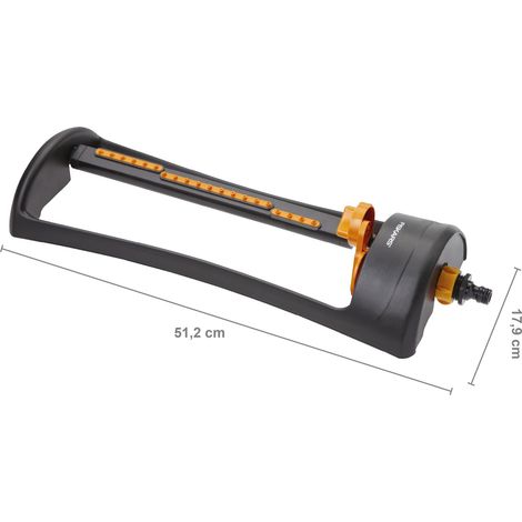Fiskars Arroseur L à économie d'eau, Réglage facile de la portée, Pied métallique robuste, Taille universelle, Portée 17,5 x 19 m, 1,4 kg, Noir/Orange, 1023661