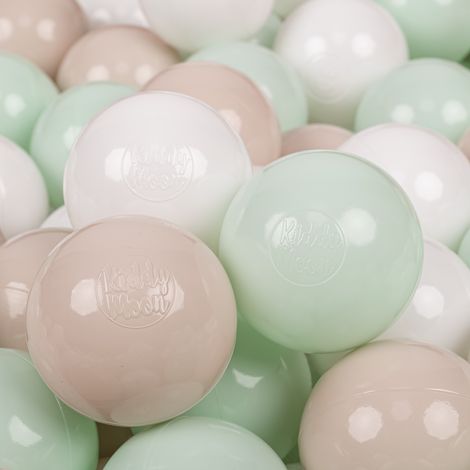 Juego de 50 pelotas de plástico KiddyMoon de 7 cm en tonos beige pastel, blanco y menta.
