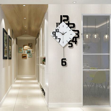 Horloge murale en fer forgé de style nordique, à suspendre dans un salon ou un bar. (1/5)