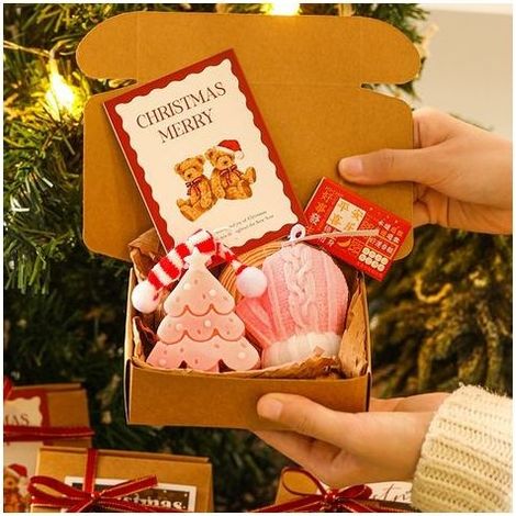 Bougies coniques de Noël, bougies chauffe-plat en forme de bonhomme en pain d'épices avec boîte cadeau, bougies en cire faites à la main pour décoration de fête de Noël, décorations de table pour la m (1/4)