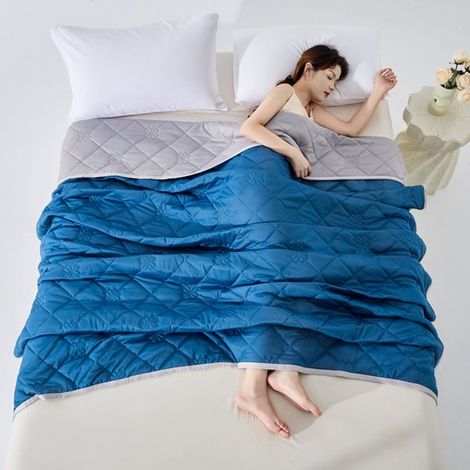Couverture rafraîchissante - 100x150 cm - Couverture rafraîchissante - Couverture d'été - Polyester - Couette d'été fine - Couverture auto-rafraîchissante - Bleu foncé avec motifs (1/4)