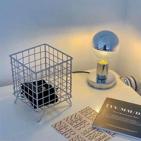 Panier de rangement en maille d'acier inoxydable, design ouvert, argenté, idéal pour la maison, le bureau ou une chambre d'étudiant. (1/5)
