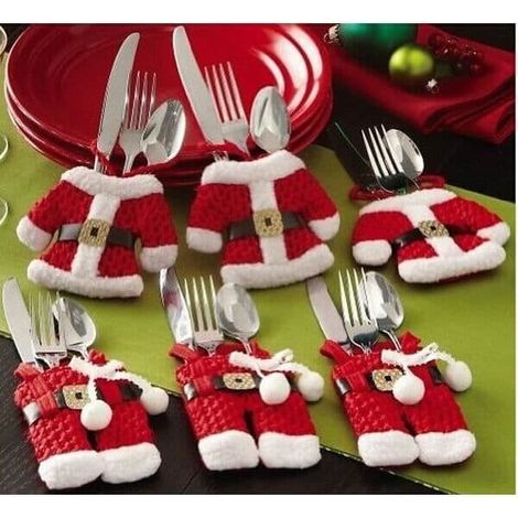 1 ensemble de porte-couverts argentés Père Noël, 1 pantalon + 1 chemise (1/4)