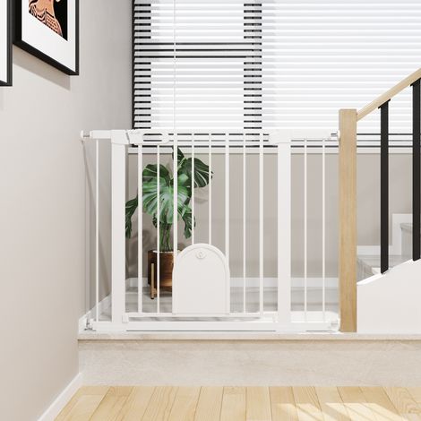 Cancelletto di sicurezza per cani PawHut, 75-103 cm, per scale e porte con 2 estensioni, chiusura automatica e doppio sistema di bloccaggio, bianco.