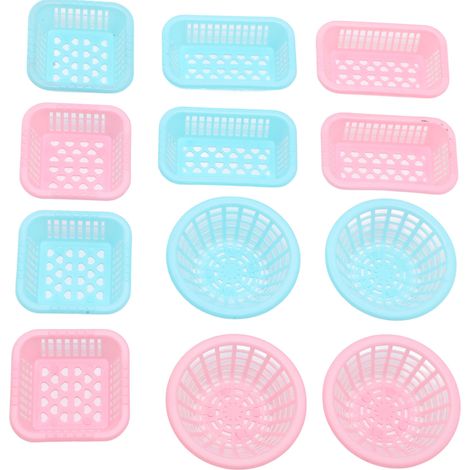Lot de 12 paniers à linge miniatures à l'échelle 1/12, bleus et roses, style mignon et coloré, pour la décoration de maison de poupée ou collection. (1/5)