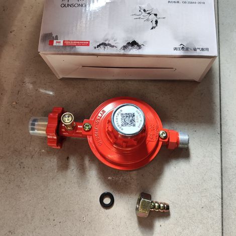 Accessoires pour cuisinières à gaz GPL commercial Qunsong : détendeur, régulateur de pression, coupure automatique antidéflagrante, protection contre les surintensités.