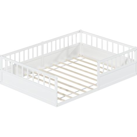 Lit enfant au sol 140x200 cm avec trois barrières, côté ouvert, sommier à lattes, bois blanc, style Montessori sécurisé pour chambre d’enfant - CHICFURN (1/5)