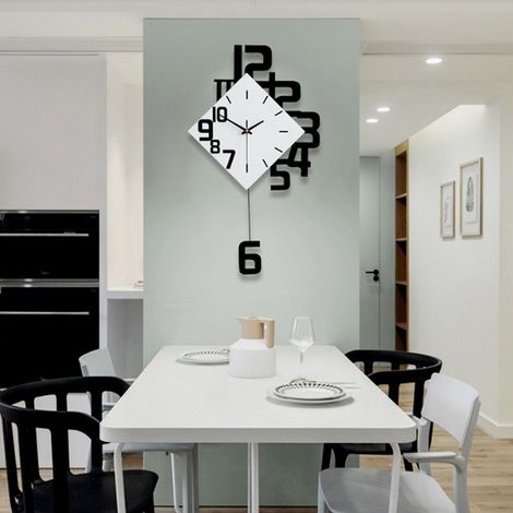 Horloge murale en fer forgé de style nordique, à suspendre dans un salon ou un bar. (1/5)