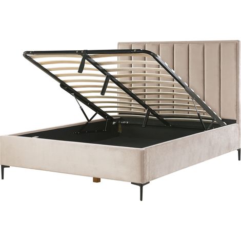 Beliani – Lit coffre double 160 x 200 cm – Tête de lit haute en velours taupe – Rangement relevable – Structure métal et MDF