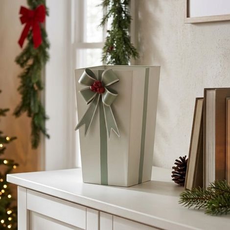 Noel Bow and Berry Christmas Vase (1/2)