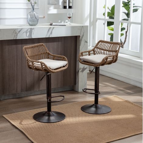 Set di 2 sgabelli da bar girevoli regolabili in altezza in rattan, beige OKMYHOME (1/5)