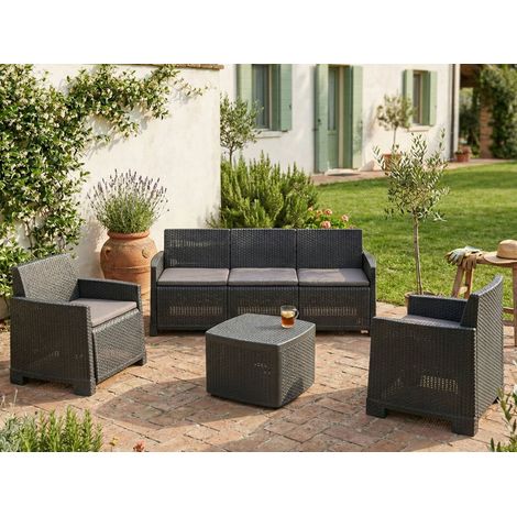 Dmora - Set salotto da esterno Alassio, Set da giardino con 2 poltrone, 1 divano e 1 tavolino contenitore, Effetto rattan con cuscini, 100% Made in Italy, Antracite, con imballo rinforzato (1/3)