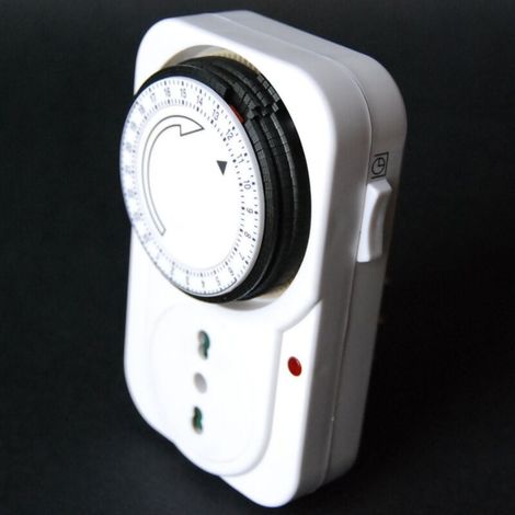 Timer meccanico analogico giornaliero con presa bypass da 16 A e 24 ore (1/3)