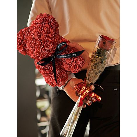 Teddybär mit romantischen künstlichen Rosen, ideales Geschenk zum Valentinstag (1/5)