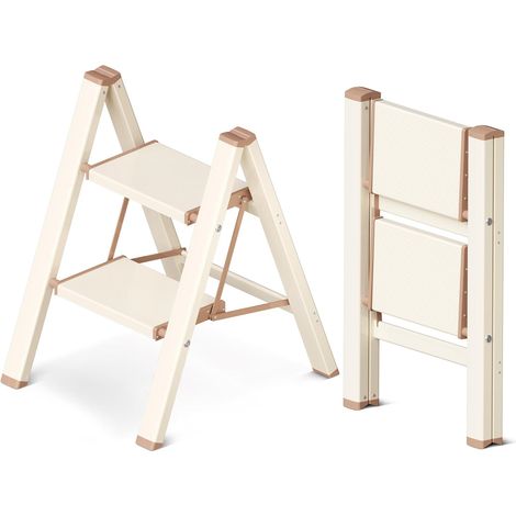 Escabeau 2 Marches, Tabouret Pliante avec Pédale Antidérapante Échelle Pliable, Aluminium, Léger mais Robuste, Facile à Ranger, Capacité 150kg, Usage en Cuisine à Domicile, Chocolat Crème (1/5)