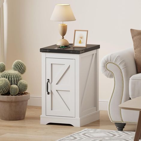 Table de chevet blanche style fermier avec station de recharge – Prises AC et ports USB – Étagère ajustable – Table de nuit rétro pour chambre (1/5)