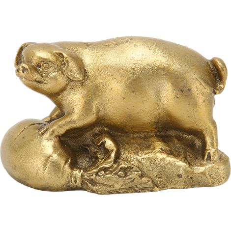 Cette adorable et porte-bonheur statuette de cochon en laiton est idéale pour les bureaux, les étagères et les tables à manger. (1/5)