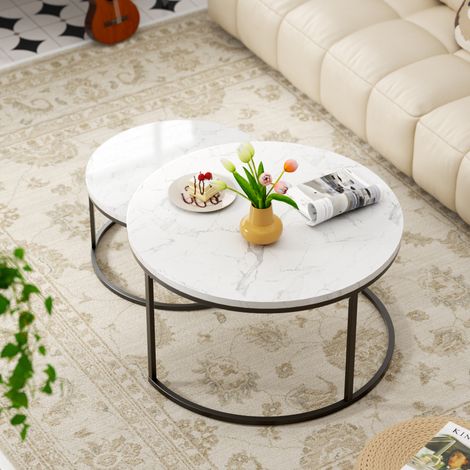 Set de 2 mesas de centro apilables con tablero MDF efecto mármol blanco y estructura de metal negra, para salón u oficina, resistentes al agua – CHICFURN (1/5)