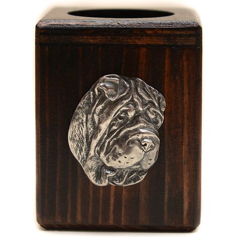 Shar Pei – un chandelier en bois orné d'un chien, un souvenir unique après la perte d'un animal de compagnie, réalisé artisanalement par Art-Dog. (1/5)