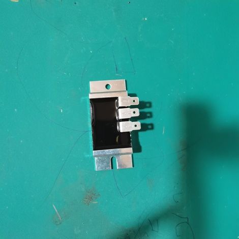 Régulateur from tension 21066-7011 – Remplace 21066-7003 (1/5)