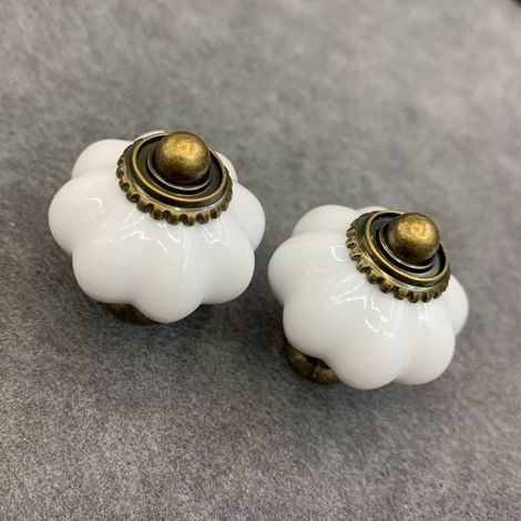 Bouton Ceramique Meuble Blanc et Bronze avec Vis en Forme de Citrouille (Lot de 8) - 3 x 3.5 cm - Bouton de Meuble Rond Vintage - Pour Maison, Bureau, Armoire de Cuisine, Tiroirs et Placard (1/4)
