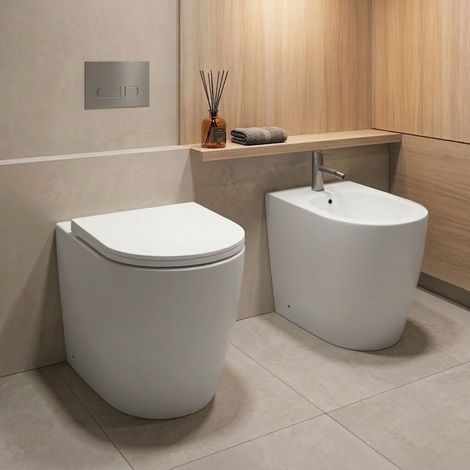 Sanitari filo muro P 52 cm in ceramica bianca con seduta ovale e scarico rimless Velora (1/5)