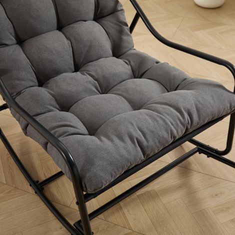 Fauteuil à bascule d'extérieur, coussin confortable et épais, idéal pour le salon, la chambre ou le coin lecture. Structure noire et coussin gris. (1/5)