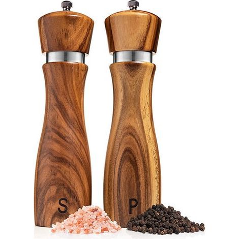 1 Set. Farbe: Naturholz. Materialien: Akazienholz, Edelstahl, Aluminium und Keramik. Pfeffermühle mit Meersalz.