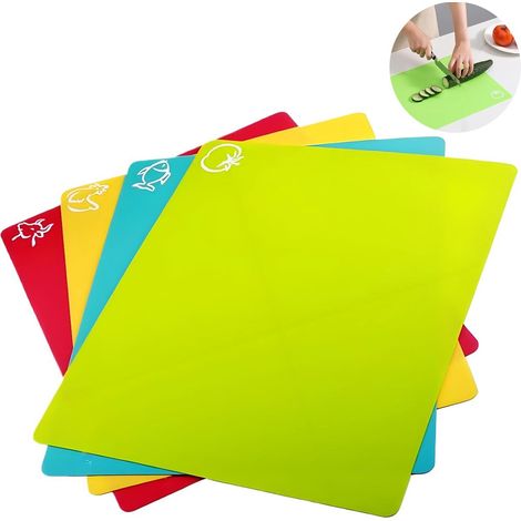 Planche à découper flexible en plastique sans BPA, 4 pièces, avec dos antidérapant et motif d'aliments. (1/5)
