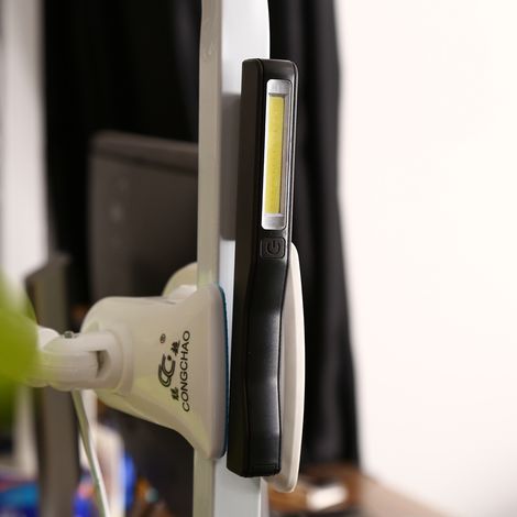 Lampe torche LED portable rechargeable USB avec clip magnétique (noire) (1/5)
