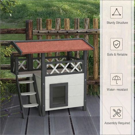 Abri en bois à deux étages pour chats sauvages, avec toit en asphalte, escalier et balcon. (1/5)