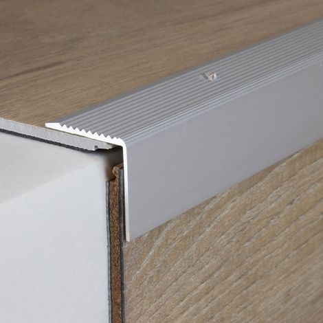 Treppenkante / Treppenkantenprofil / Winkelprofil (Größe 30 mm x 30 mm) aus Aluminium eloxiert, gebohrt, von Auer Metall -silber-900 (1/3)