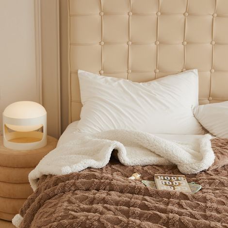 Couverture tricotée mignonne pour canapé (1 pièce) - 150 x 100 cm (poids : 580 g), réversible, ultra douce et moelleuse, idéale pour le salon ou le canapé. Couleur : marron. (1/4)