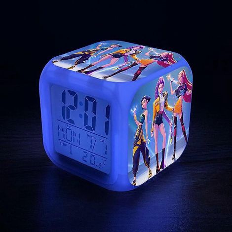 Petit réveil numérique avec affichage LED, idéal pour les chambres et les tables de chevet.