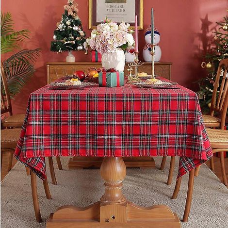 Nappe rectangulaire décorative à carreaux rouges et blancs, 70 x 70 cm, idéale pour les fêtes de fin d'année. (1/5)