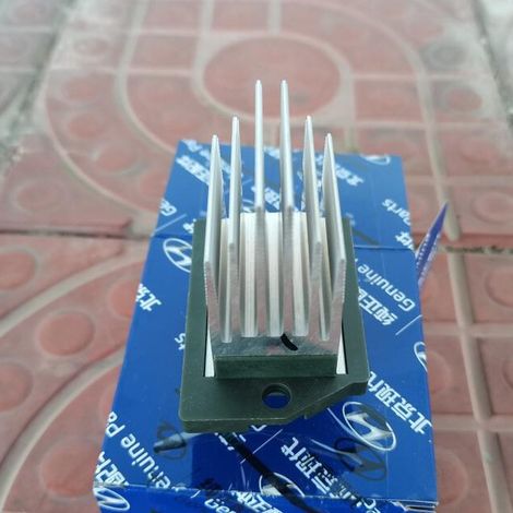 972353XAA0 blower resistor is suitable for Kia air conditioner blower resistors 97235-3XAA0. (1/4)
