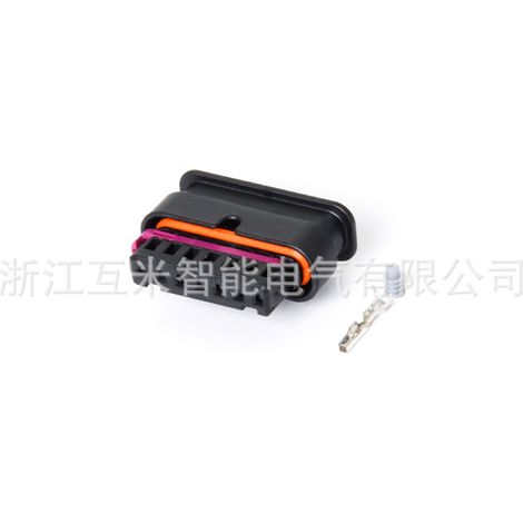 DJ7076A-1.2-21 ist kompatibel mit dem Kabelbaum 6189-7732 des adaptiven Tempomatsystems ACC von Volkswagen und Audi. (1/3)