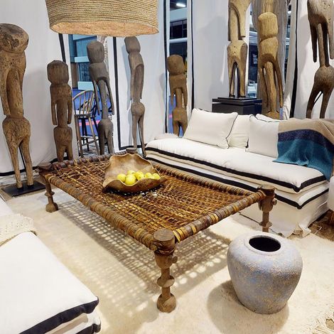 LIT ETHIOPIEN - Table Basse Ethnique en Bois et Cuir - Pièce Unique Antique Détournée - Dimensions 50x100x180cm - Décoration Authentique et Originale (1/2)